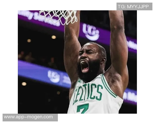 杰伦布朗独力难支28投15中砍下32分却难救球队于水深火热之中