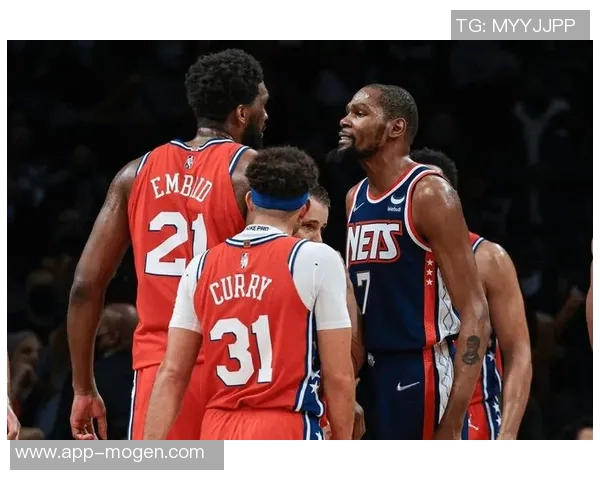 即使遭遇不公被驱逐出场华子依然在通道默默为球迷签名