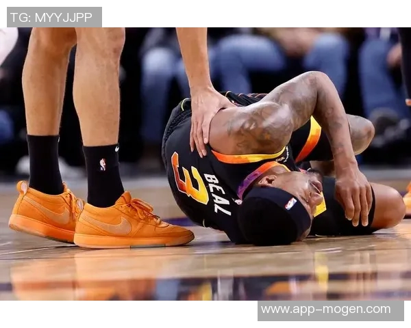 太阳队布克右脚踝扭伤一周后将接受进一步评估情况更新 太阳队布克右脚踝扭伤一周后将接受进一步评估情况更新